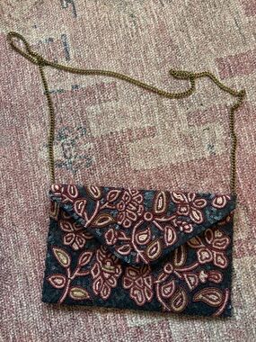 ✨ Beaded Paisley Clutch with Gold Chain